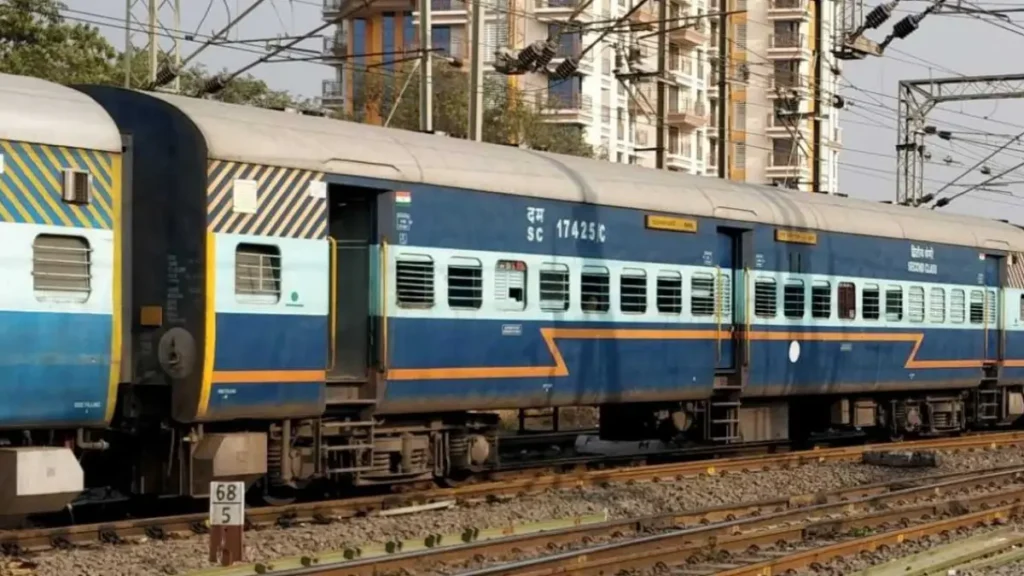 Why Indian Railway Coaches have Yellow or White Lines , Know The Intersting Facts