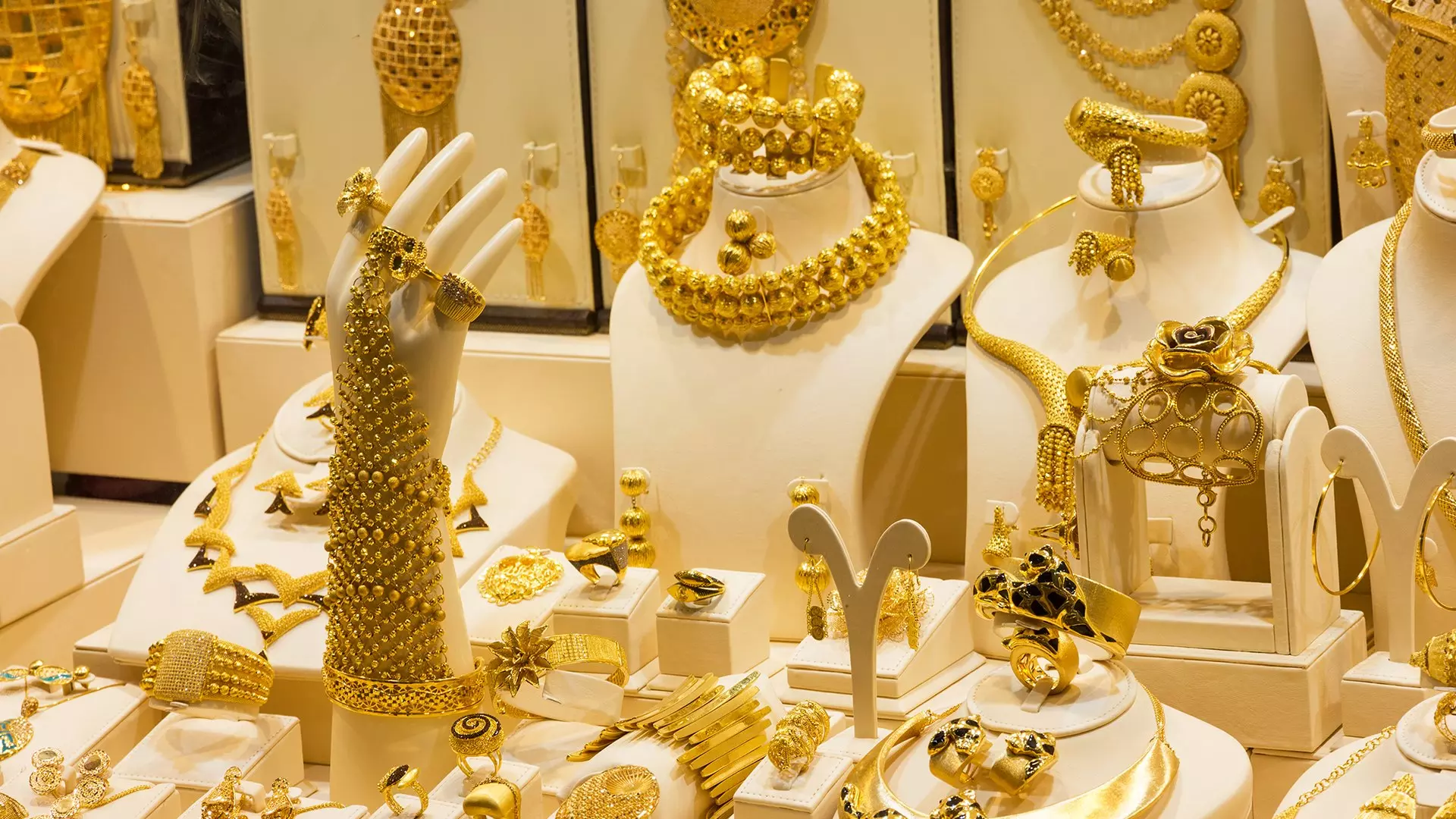 Gold Price Drop Today , Know The Latest Rate
