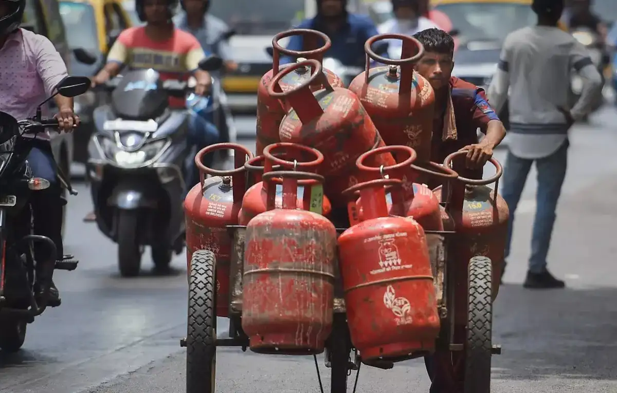 LPG Cylinder Price Drop on the First of May: Check the New Rate