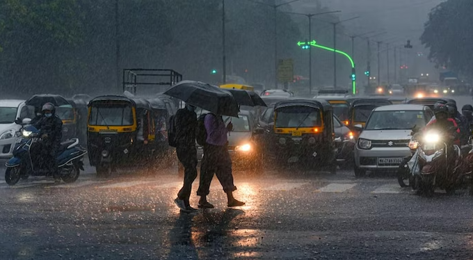 Heavy Rains Expected Today: Orange Warning Issued For 7 Districts