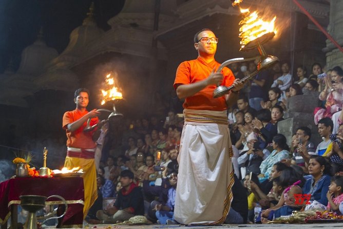 Is it right or wrong to close your eyes during Aarti?