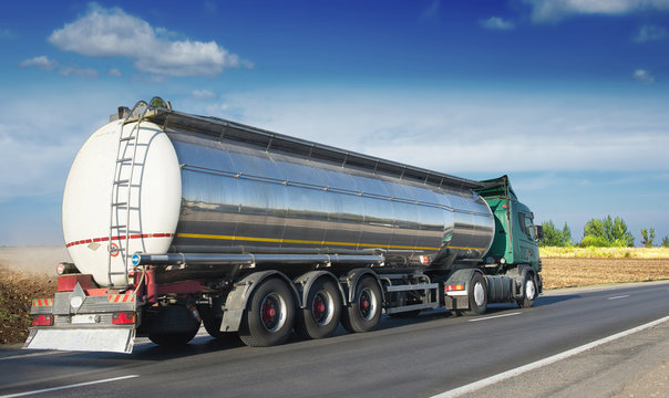 Why Are Fuel And Milk-Carrying Tankers Cylindrical In Shape?