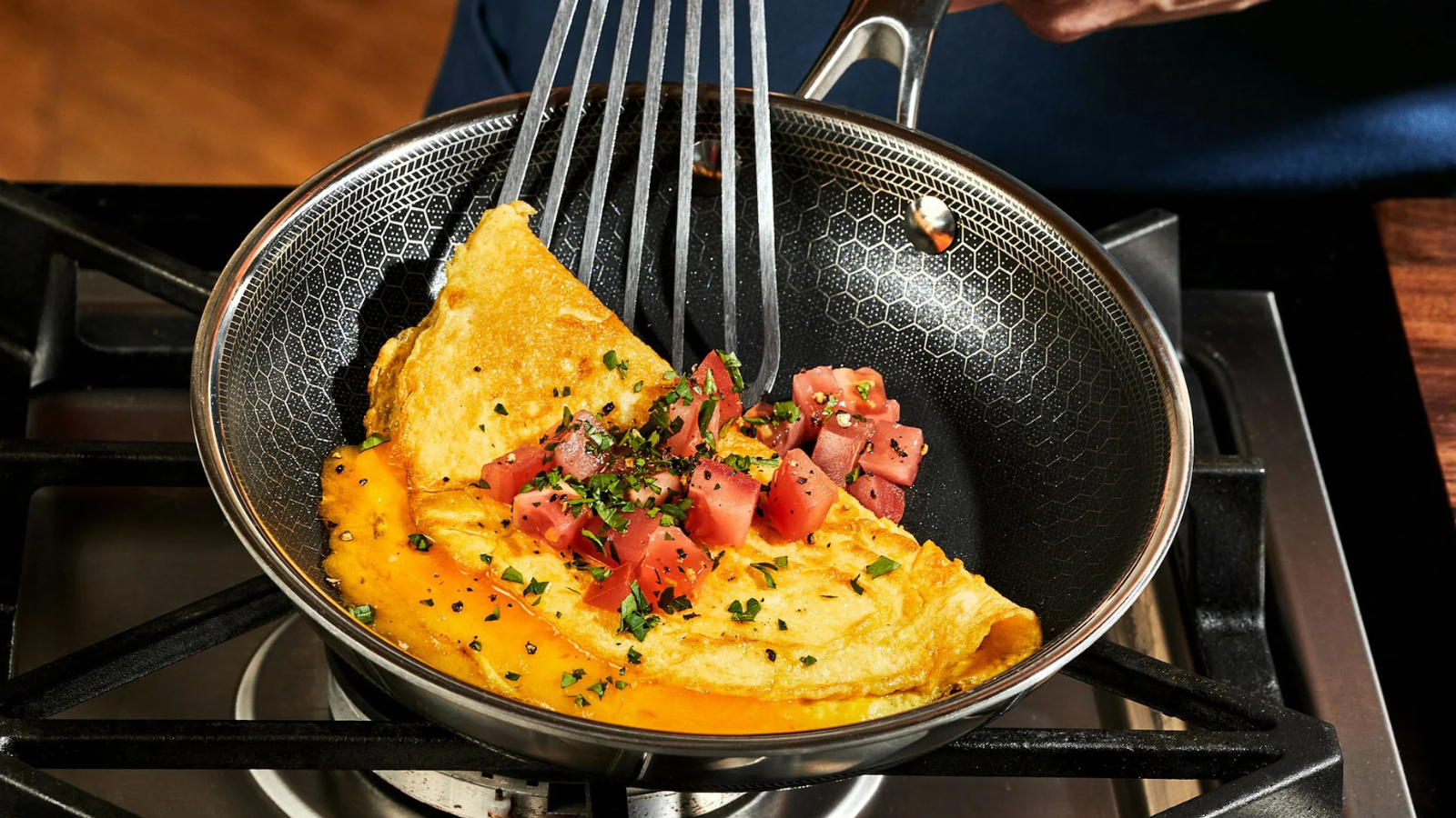 Kitchen Hacks for Iron Pan: Make an iron pan non-stick chilla omelette