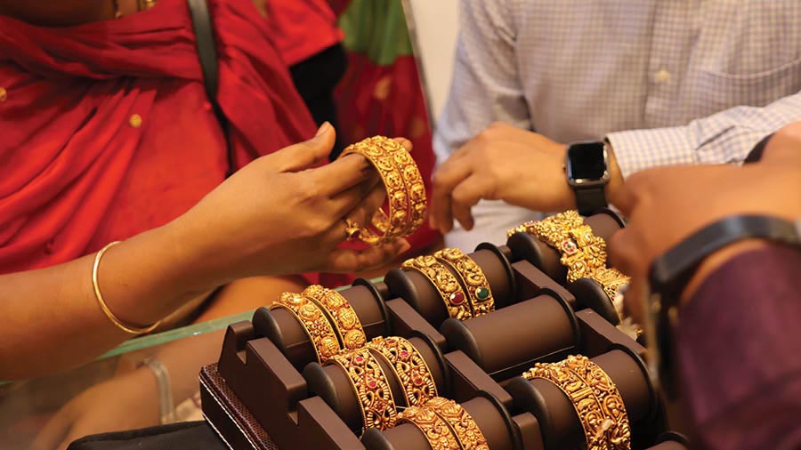 Gold And Silver Prices Rise Ahead Of Dhanteras: Silver Price Increases By Rs 19,000 In A Week