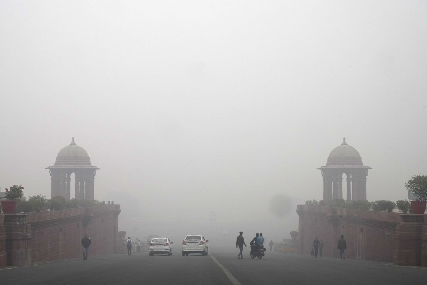 Delhi's Air Quality Deteriorates Sharply, Chandni Chowk Records AQI Above 300
