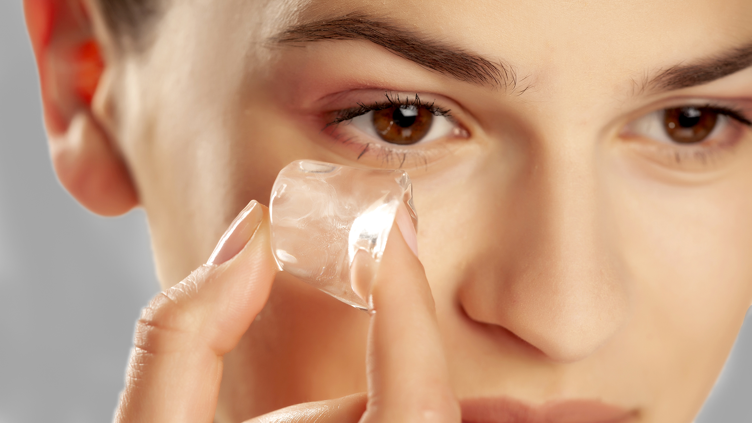 Skin Benefits: Applying Ice To Your Face Before Bed