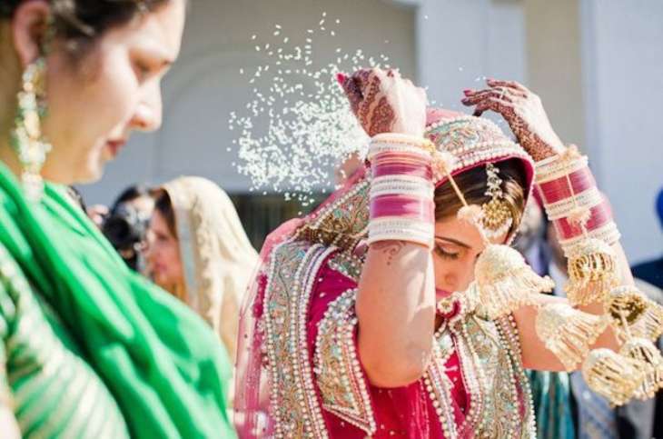 Why a Bride Throws Rice During Vidai: The Deep Meaning Behind the Ritual