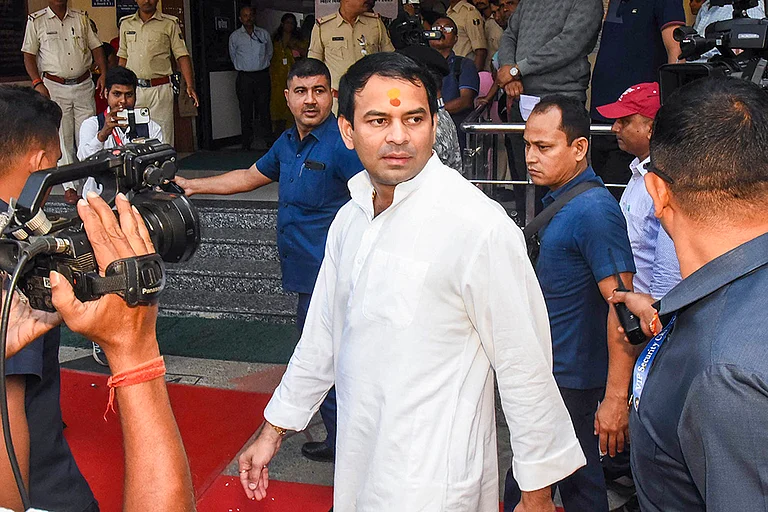 After Election Defeat, Tej Pratap Yadav Re-enters Public Space as Vlogger