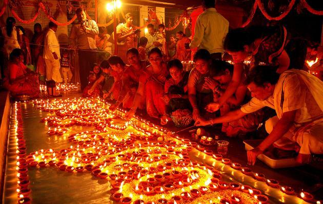 Kartik Purnima Special: Light a 365-Wick Lamp to Invite Year-Round Blessings