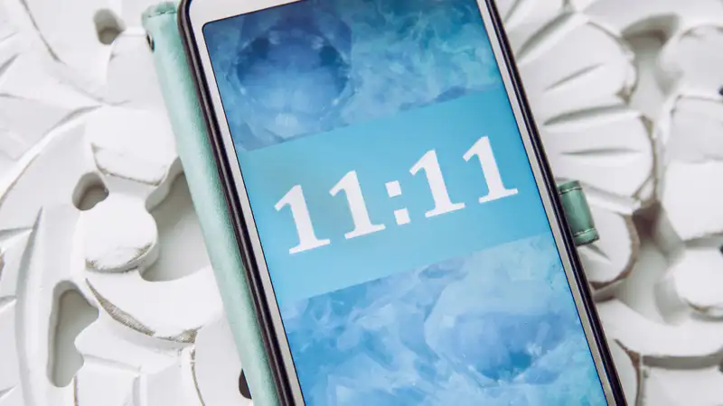 What Does 11:11, 2:22, or 3:33 Mean? The Hidden Message from the Universe