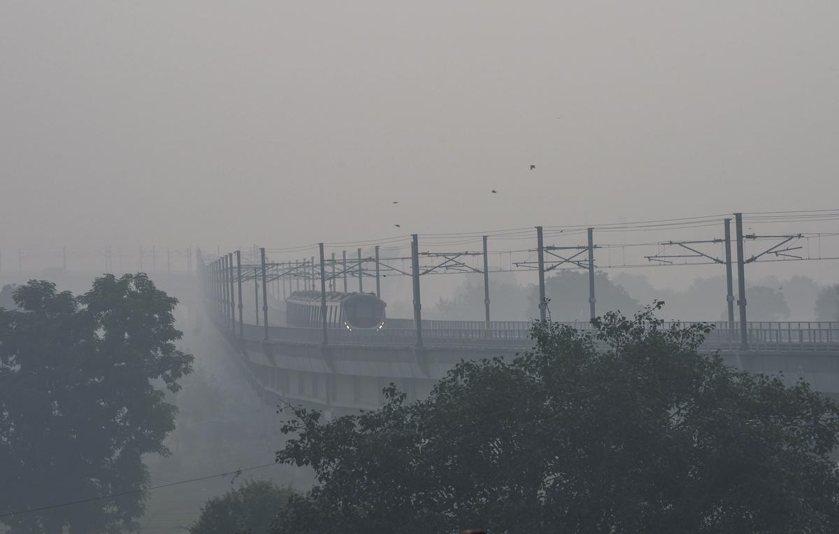 Delhi-NCR Chokes Under Severe Pollution and Dense Fog, AQI Crosses 490; GRAP-IV Restrictions Imposed