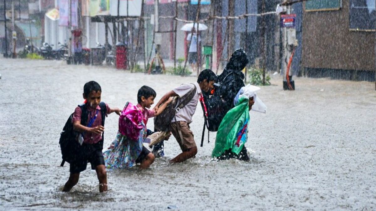 Tamil Nadu Shuts Schools and Colleges as Cyclone Ditwah Brings Heavy Rain